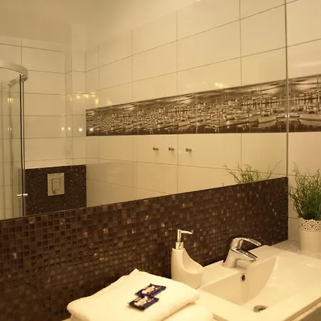 Grand-tourist Center Point Apartman *